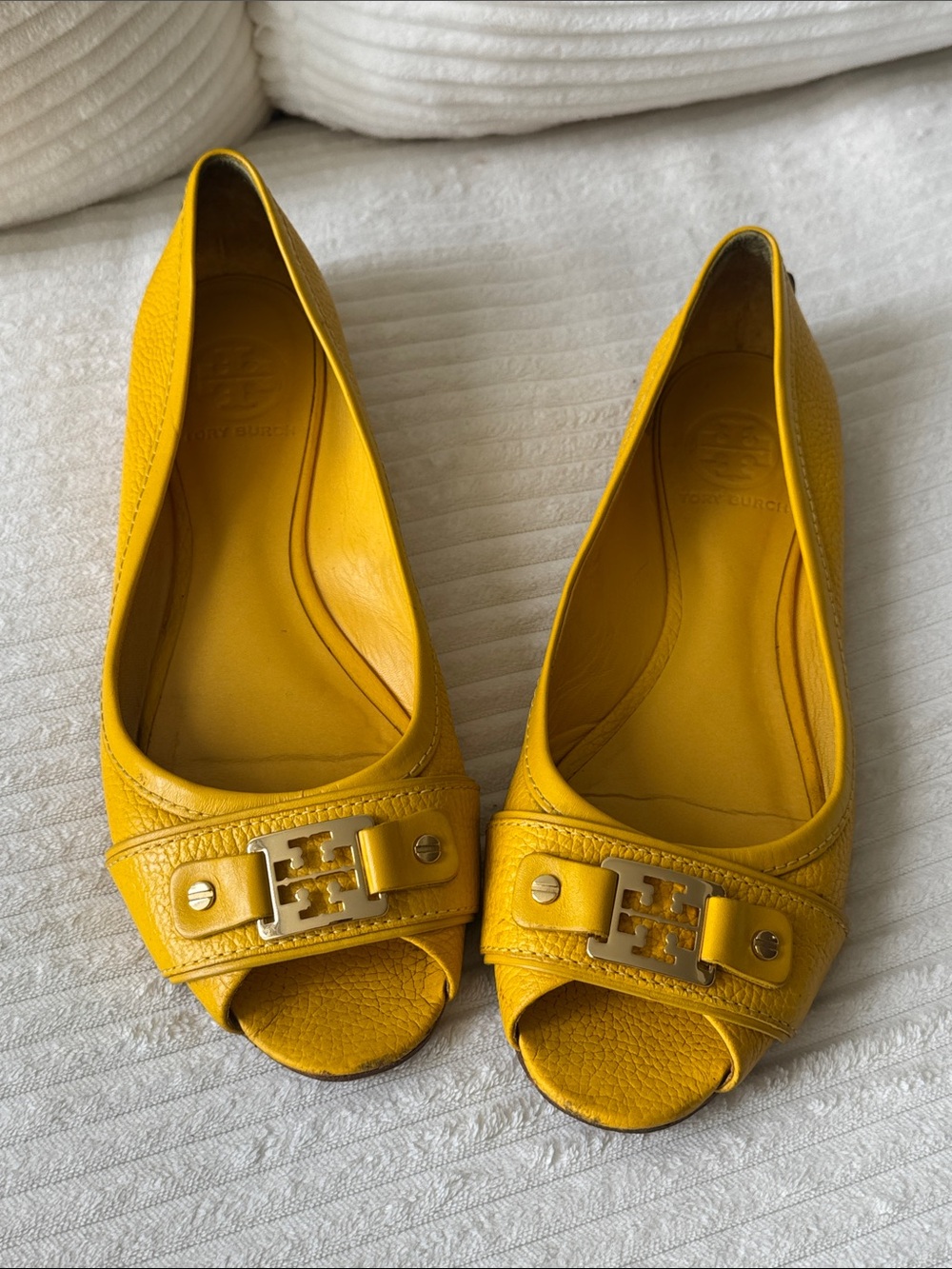 Tory Burch Yellow Flats Size 8.5 - Picture 2 of 13